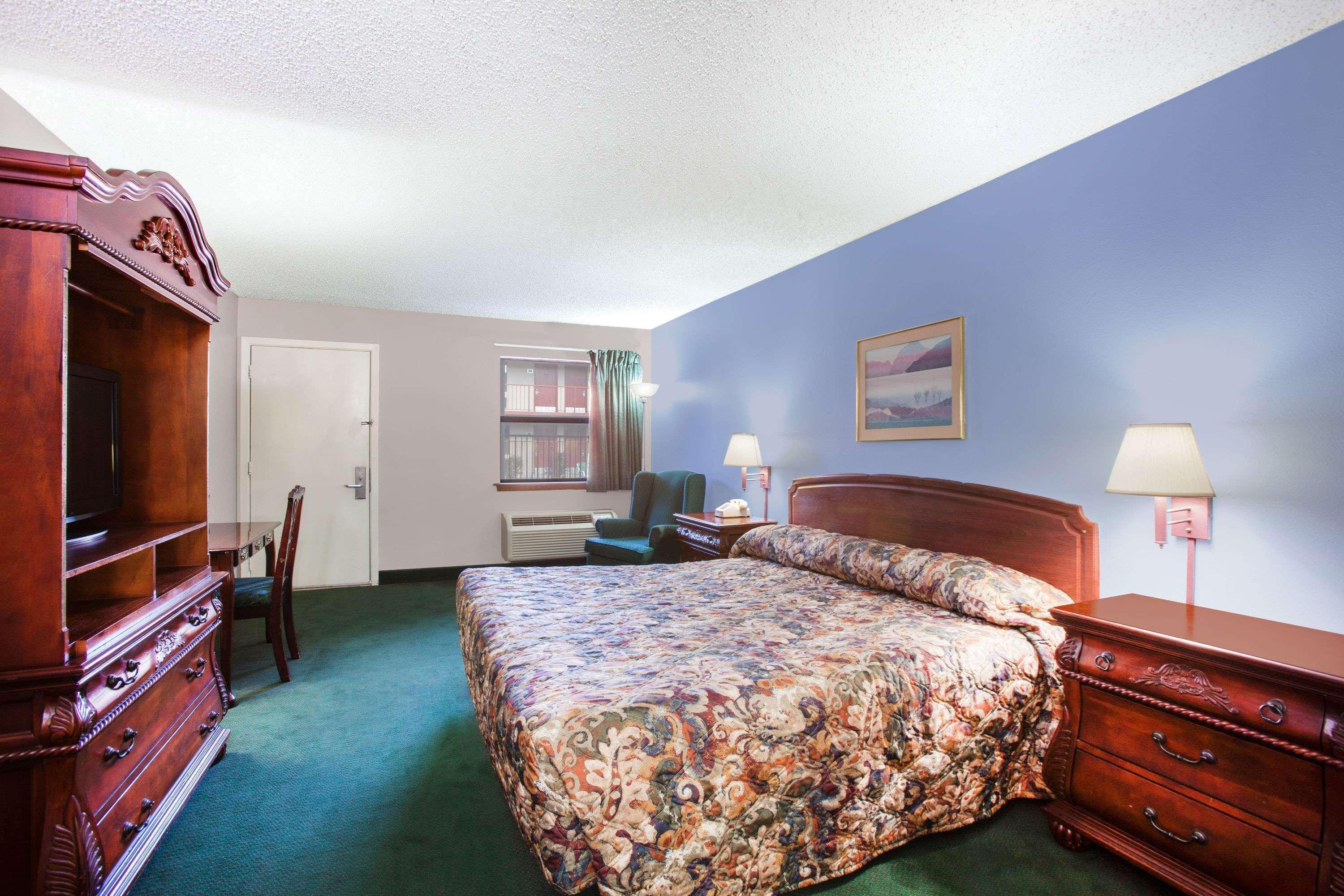 Super 8 By Wyndham Malvern Εξωτερικό φωτογραφία
