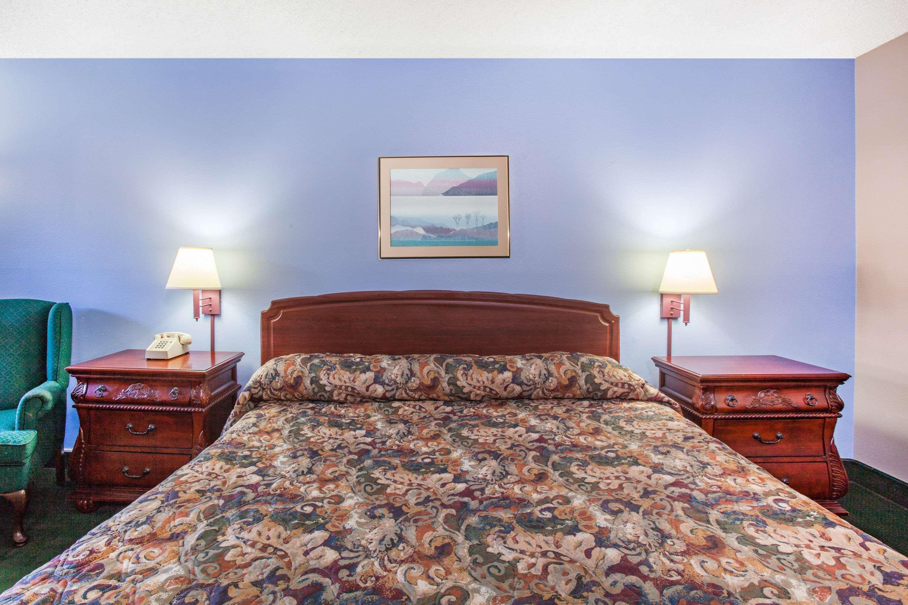 Super 8 By Wyndham Malvern Εξωτερικό φωτογραφία